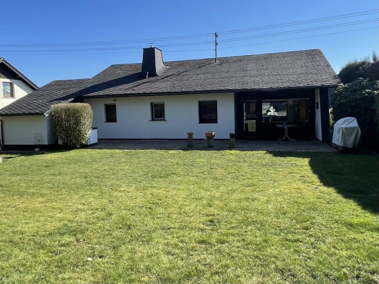  Neustadt (Wied) Einfamilienhaus *Wohnen auf einer Ebene*Charmanter Bungalow in ruhiger Wohnlage+ Blick �ber den Naturpark!