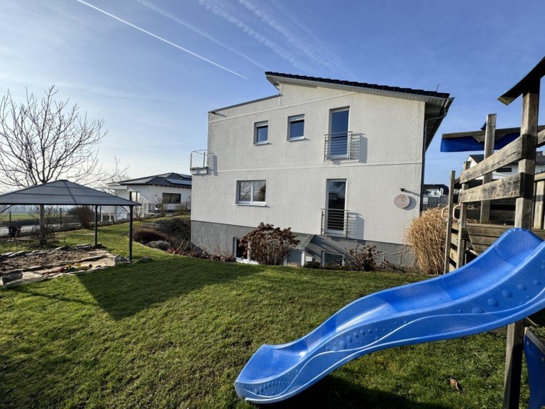  Rengsdorf Einfamilienhaus Viel Platz f�r Familie & Beruf: 6 Schlafzimmer, B�roetage & Weitblick - neuwertig energetisch TOP!