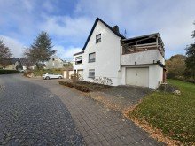 Einfamilienhaus in naturnaher Bachlage - viel Platz, 4 Garagen & Raum f�r Ihre Ideen