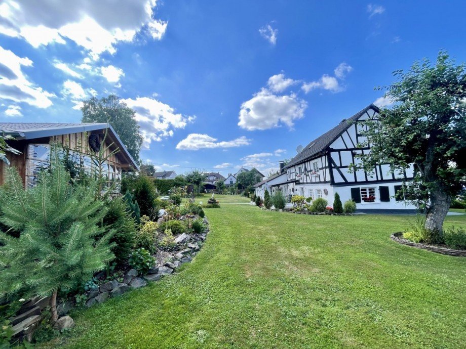 Wohnen im eigenen Park Einfamilienhaus Puderbach