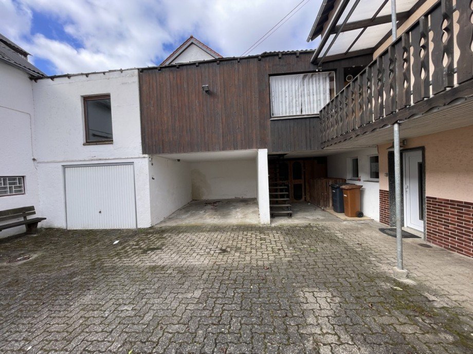 Nebengeb�ude mit Garage, Carport ect. Einfamilienhaus Kurtscheid