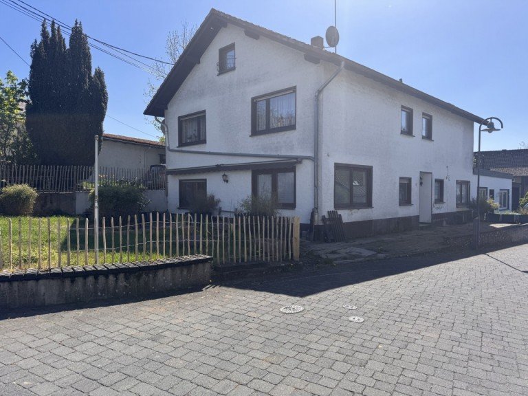  Breitscheid Mehrfamilienhaus Grundbuch statt Sparbuch! Solides Mehrfamilienhaus Faktor 13 und 26.856 EUR Kaltmiete