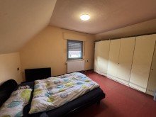  Einfamilienhaus in naturnaher Bachlage - viel Platz, 4 Garagen & Raum f�r Ihre Ideen
